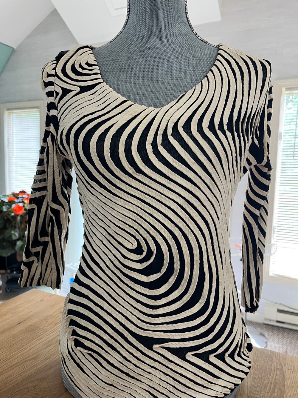 Retro black and cream 3/4 sleeve blouse